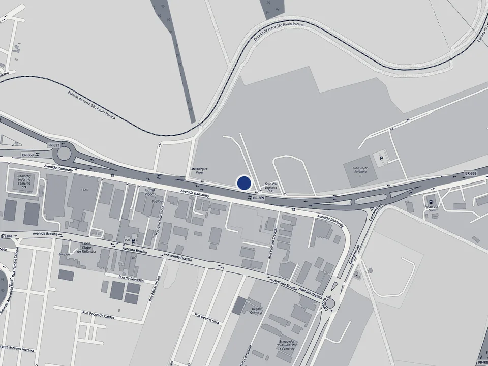 Mapa da região da fábrica em Rolândia, com a BR-369 e a ferrovia; o ponto azul marca a Rud Rack